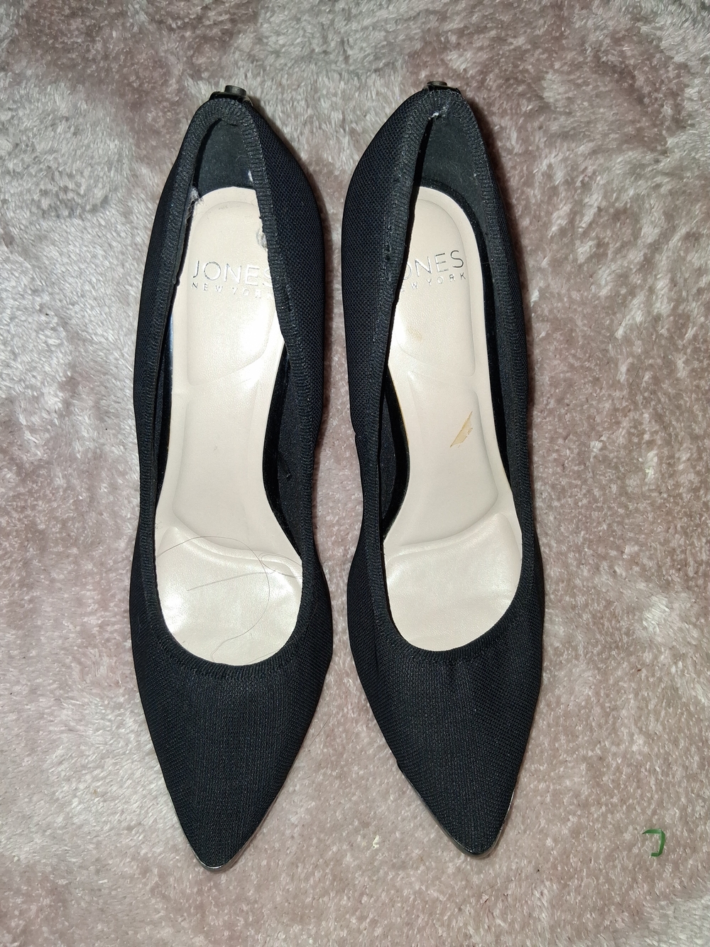Jones New York Black Pointed Toe Pumps with Sleek Silhouette